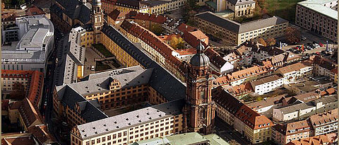 Alte Universit?t mit Neubaukirche 2005Foto: Rauf Guliyev