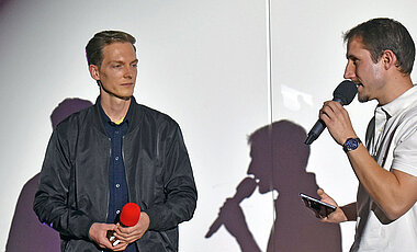 Philipp Stollenmayer (l.) mit Moderator Johannes Keppner.