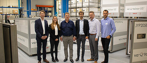 Bei der Optimierung seines weltweiten Containernetzwerks kooperiert das Unternehmen va-Q-tec mit der Universität Würzburg (v.l): Michael Schüle, Jana Niemeyer, Joachim Kuhn, Christoph Flath, Richard Pibernik und Peter Wolf.