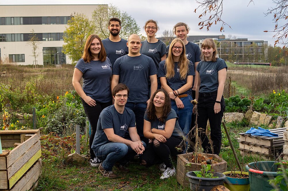 Hinten: Abdurrahman Bilican, Marianne Böhm, Aaron Valent; Mitte: Lea Kugelmann, Chris Rettner, Stella Gaus, Lucie Knorr; Vorne: Dustin Kaiser, Julia Montero Deistler 