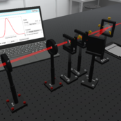 Experiment und Laptop mit Messdaten in virtueller Umgebung.