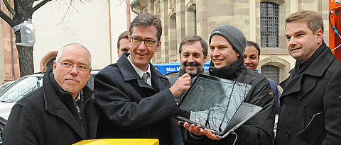 Beim Start des Projekts „Klimaerlebnis Würzburg“ (von links): Wolfgang Kleiner, Christian Schuchardt, Thomas Rötzer, Christian Hartmann und Heiko Paeth. (Foto: Robert Emmerich)