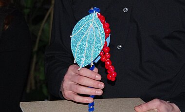 Kontrastreiches Tastmodell einer Pfefferpflanze für blinde und sehbeeinträchtigte Besucher.