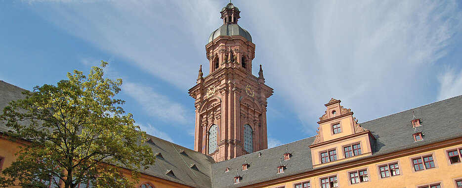 In der Neubaukriche findet das Würzburger Forum Arbeitsrecht statt.