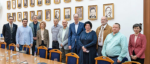 Mitglieder der Universitätsleitung und der Lehrkräfte der deutschsprachigen Studienrichtung der UBB empfingen die Gäste aus Würzburg im Senatssaal.