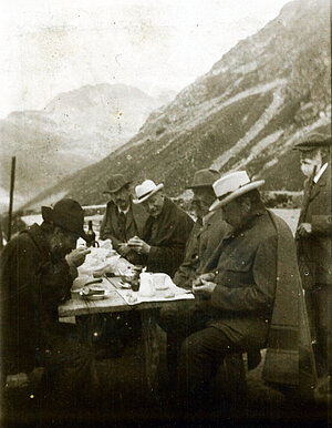 Röntgen at the "Tschiervahütte" 1907