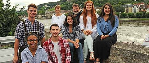 Einige Studierende aus Austin mit ihren Deutschprofessoren (von links): Nick Lanpher, Trinity Carter, Jack O’Shea, Kit Belgum, Michelle French, Peter Hess, Taylor Frontera und Belen Juarez. (Foto: Robert Emmerich)