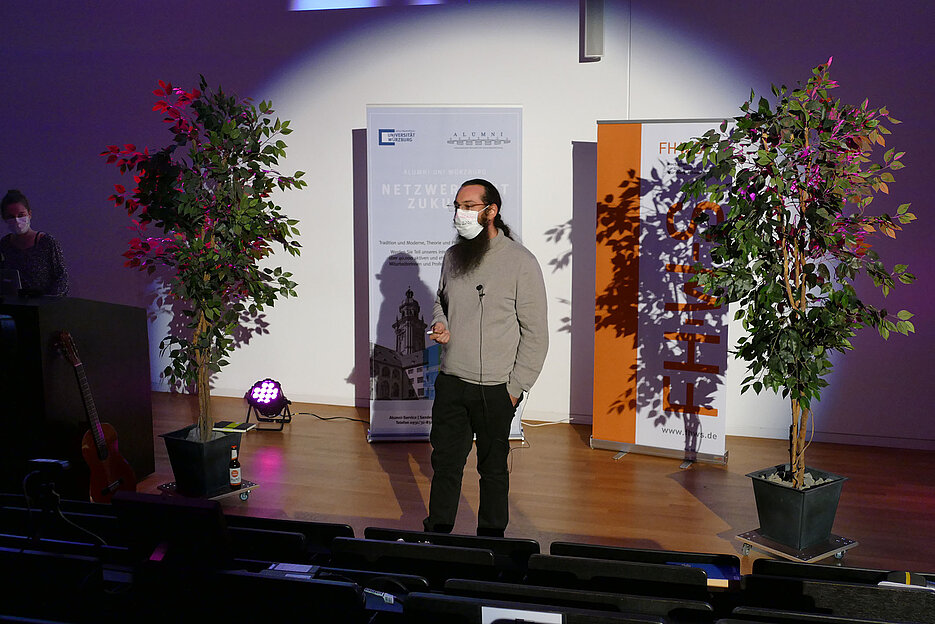 [Translate to Englisch:] Diego D'Angelo, Gewinner des Science Slam 2020 (Foto FHWS / Bolza-Schünemann)