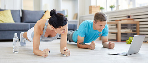 In Zeiten von Corona und Ausgangssperre wird das Training zuhause immer beliebter. Sportwissenschaftler der JMU arbeiten an den passenden Programmen.