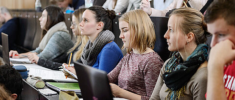 Gut 29.000 Studentinnen und Studenten sind aktuell an der JMU eingeschrieben. Im „Servicezentrum Studierende“ stehen ihre Belange im Mittelpunkt.