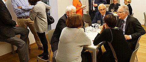 Begegnungen beim SCIAS-Forum im Welzhaus. (Fotos: Uni Würzburg)