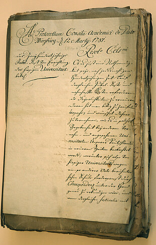 Senatsprotokoll über die Notwendigkeit einer Säkularfeier, 1781, Papier im Folio-Format (UAWü, ARS 241)
