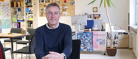 Dieter Thoma in seinem Büro im International Office auf dem Campus Nord.