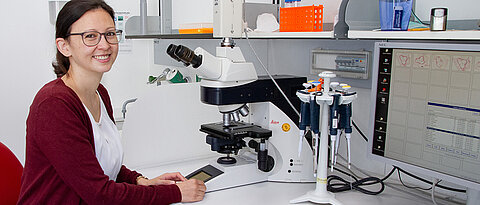 Tamara Girbl in ihrem Labor am RVZ.