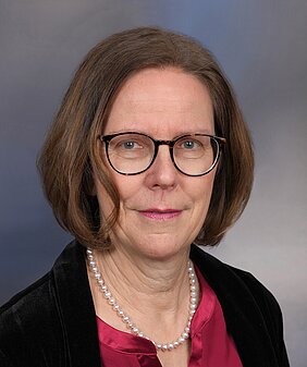Prof. Dr. Eva-Maria Kieninger, Leiterin des Lehrstuhls für Deutsches und Europäisches Privatrecht sowie Internationales Privatrecht an der Universität Würzburg.