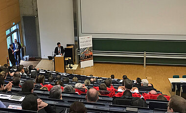 Voller Hörsaal beim ersten Würzburger Forum Bevölkerungsschutz.