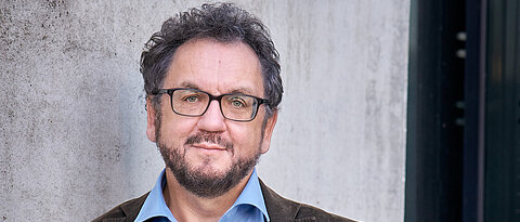 Der Autor, Journalist und Jurist Heribert Prantl ist der Gastreferent des Ethiktags 2024 am Uniklinikum Würzburg.