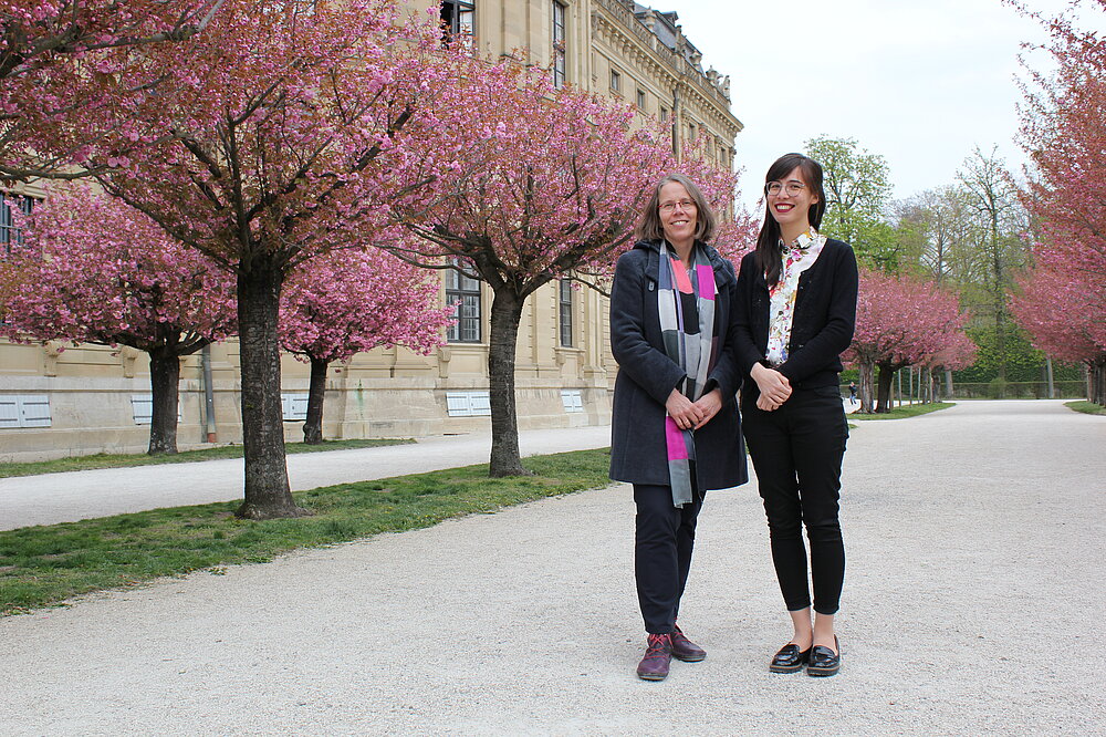 Hier sind Prof. Dr. Doris Fischer und Anna Hauser zu sehen.