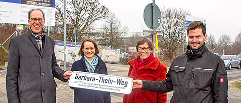 Namenswechsel am Hubland mit Unipräsident Paul Pauli, Vizepräsidentin Anja Schlömerkemper und der Universitätsfrauenbeauftragten Brigitte Burrichter.