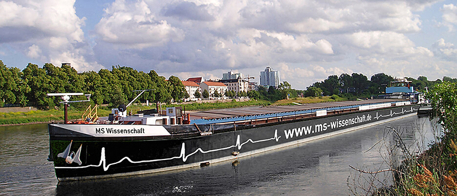 Am 7. Mai 2026 startet die MS Wissenschaft ihre neue Tour zum Thema "Medizin der Zukunft". Mit dabei ist ein Würzburg-Leipziger Exponat.