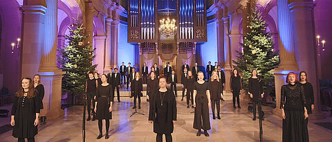 Der Kammerchor der Universität begleitet auch in diesem Jahr das Weihnachtskonzert in der Neubaukirche.