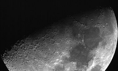 Diese Aufnahme des Mondes stammt vom neuen Teleskop der JMU. 