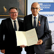 Der ehemalige Direktor der Würzburger Universitätsbibliothek hat das Bundesverdienstkreuz am Bande erhalten. Dr. Karl Südekum erhielt diese Auszeichnung am Donnerstag, 5. Juli, bei einer Feierstunde von Innenstaatssekretär Gerhard Eck.