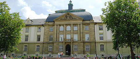Die Teilbibliothek am Wittelsbacherplatz ist ab sofort eine Ausleihbibliothek.