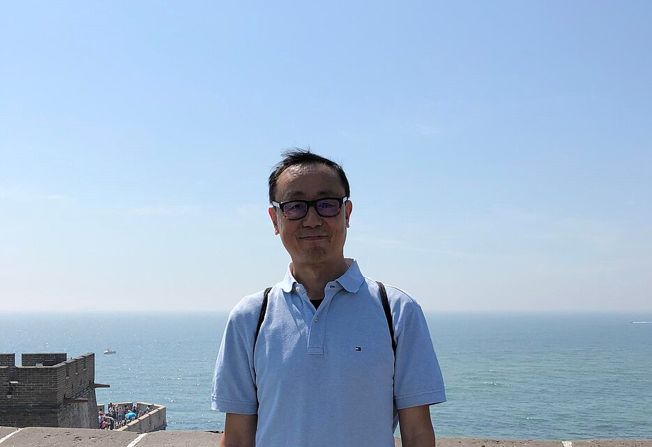 Prof. Can-Ming Hu an der Chinesischen Mauer, Foto: Privat