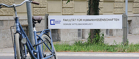 Das Institut für Sonderpädagogik, das um einen Lehrstuhl erweitert wird, ist im Universitätsgebäude am Wittelsbacherplatz untergebracht. (Foto: Robert Emmerich) 