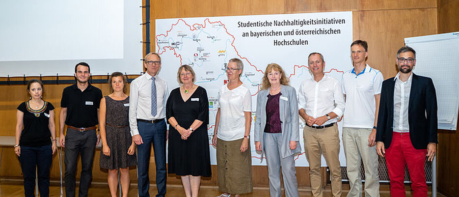 Vertreterinnen und Vertreter der bayerischen Hochschulen, die das Memorandum of Understanding zum Thema Nachhaltigkeit bereits unterzeichnet haben.