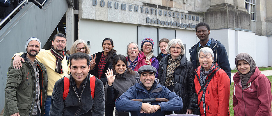 Die Gruppe "Betreuung ausländischer Akademiker" bei einem Besuch des Doku-Zentrums Reichsparteitagsgelände in Nürnberg.