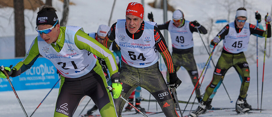 Jakob Lauerer (Mitte) beim 30-Kilometer-Rennen 2019 in Krasnojarsk.  