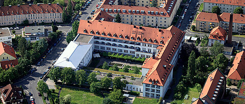 Die Orthopädische Klinik König-Ludwig-Haus - hier ein Luftbild aus dem Jahr 2010.