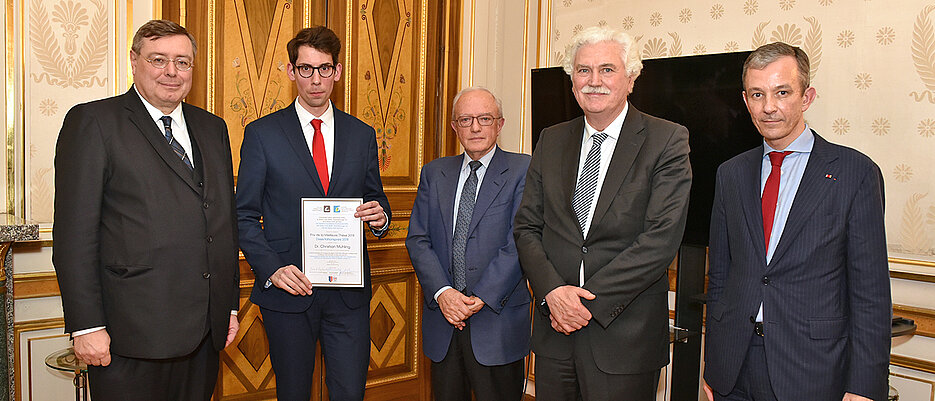 Verleihung des deutsch-französischen Dissertationspreises in der deutschen Botschaft in Paris (v.l.): Pascal Hector, Gesandter der Botschaft, Preisträger Dr. Christian Mühling (JMU), Paul Scheebeli, Dr. Gerd Fußmann vom Rotary Club Paris und Berlin-Br