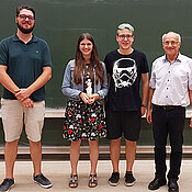 Hier die Gewinner der Projekta 2019 in der Kategorie „Bestes technisches Konzept“ mit ihrem Auftraggeber Sebastian Grah (l.).
