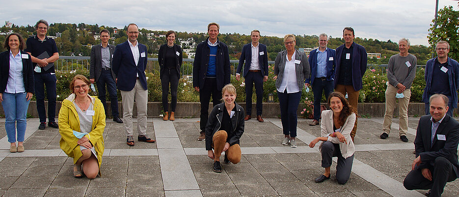 Die Mitglieder des Projektbeirates trafen sich mit den Vertreter*innen des Verbundvorhabens BayFoNet zur ersten Sitzung des Projektbeirates am Uniklinikum Würzburg.