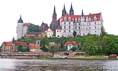 Die Albrechtsburg in Meißen ist eines der bekanntesten spätgotischen Architekturdenkmäler und gilt als der erste Schlossbau Deutschlands. Auch ihre haben die Mitglieder des Netzwerks einen Besuch abgestattet. 