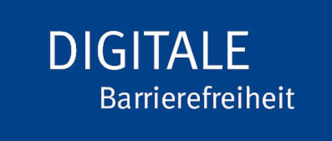 Blaue Farbfläche mit weißem Schriftzug "Digitale Barrierefreiheit"