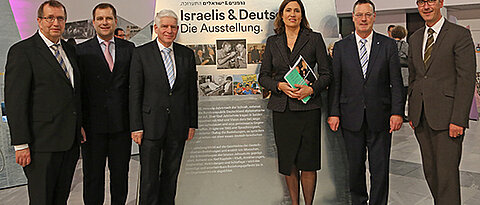 Eröffnung der Ausstellung „Deutsche und Israelis“ (von links): Alfred Forchel, Jens Rauch, Josef Schuster, Alexandra Nocke, Hellmut Königshaus und Christian Schuchardt. (Foto: Rudi Merkl)