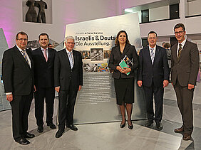 Eröffnung der Ausstellung „Deutsche und Israelis“ (von links): Alfred Forchel, Jens Rauch, Josef Schuster, Alexandra Nocke, Hellmut Königshaus und Christian Schuchardt. (Foto: Rudi Merkl)