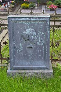 Grave Hilde Mangold