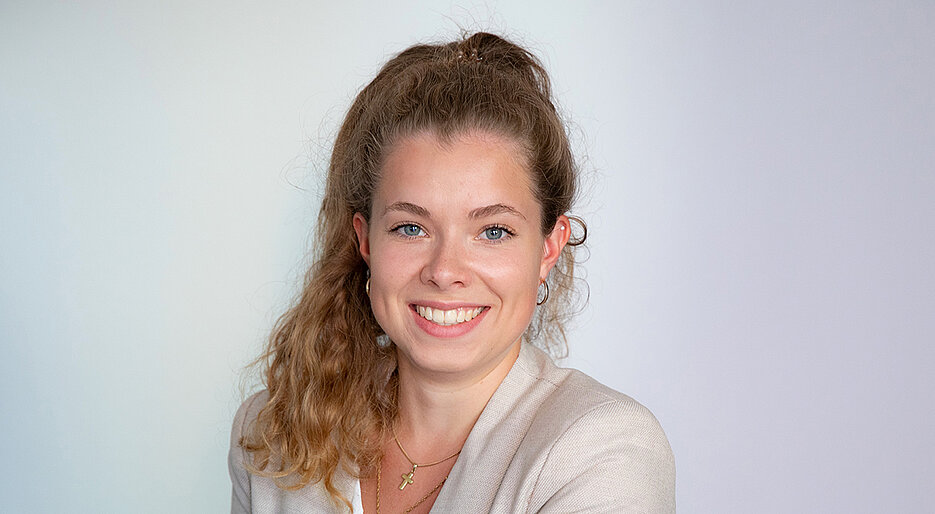 Annika Schmitt, Absolventin der Wirtschaftsinformatik an der Uni Würzburg, ist Karrierestipendiatin des Hasso-Plattner-Instituts.
