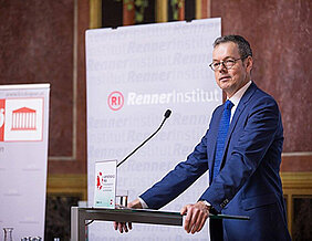 Peter Bofinger bei seiner Dankesrede in Wien