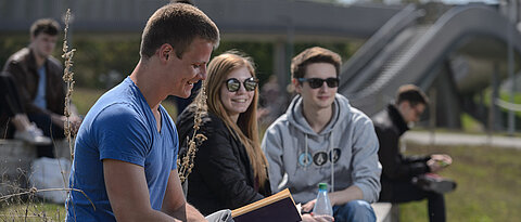 Beim Vortrag "Erste Schritte ins Studium" gibt es zahlreiche Informationen zum Studienstart an der Uni Würzburg.