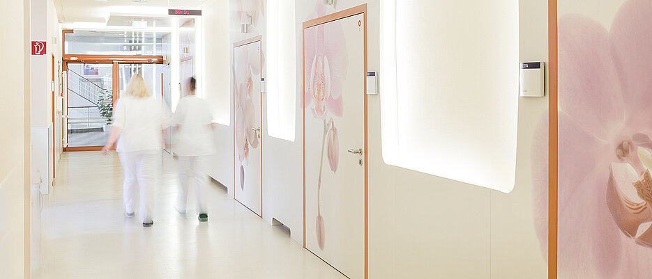 Die Frauenklinik des Uniklinikums Würzburg erfüllt im Bereich „Brustkrebs“ auch nach Einschätzung der Plattform Klinikradar.de höchste Ansprüche.