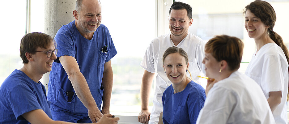 Laut einem Ranking des Nachrichtenmagazins Stern ist das Uniklinikum Würzburg als Arbeitgeber unter den bayerischen Universitätsklinika führend.