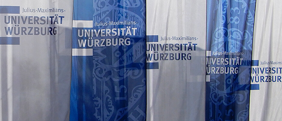 Flaggen auf dem Campus Nord der Universität Würzburg.