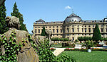 Die Residenz in Würzburg, vom Hofgarten aus fotografiert. Foto: Robert Emmerich, 2002