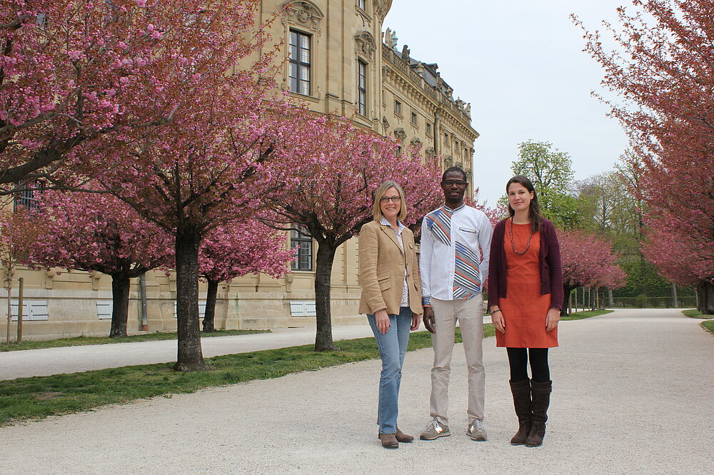 [Translate to Englisch:] hier sind Prof. Dr. Katja Werthmann, Nestor Zante and Janneke Tiegna zu sehen